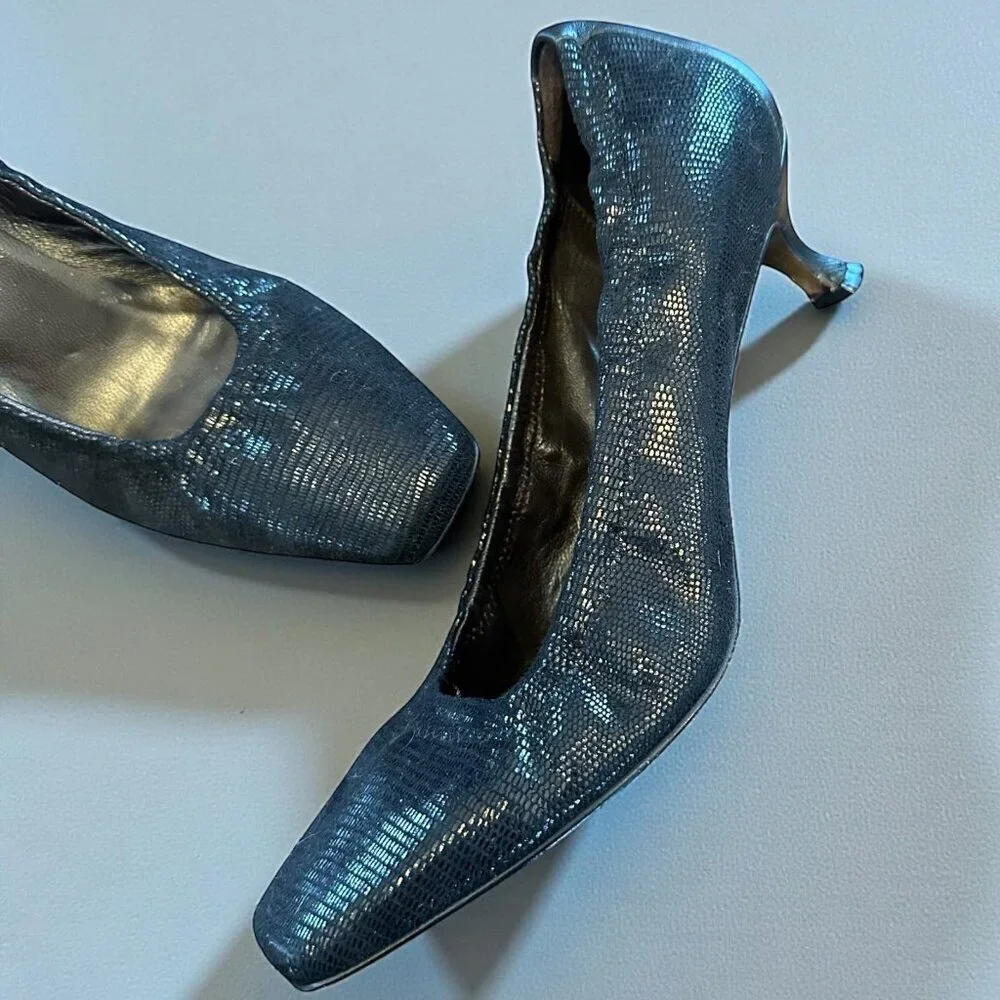 Donald J Pliner Seana Metallic Embossed Leather Kitten Heel Pumps Size 8 M